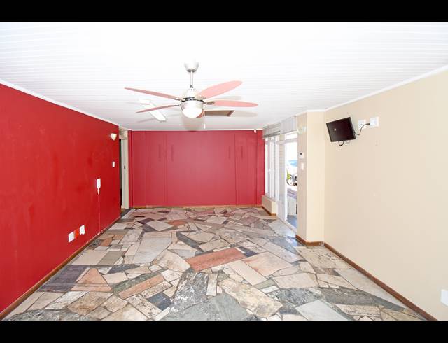 351M² BUSINESS TO LET IN GREENSIDE